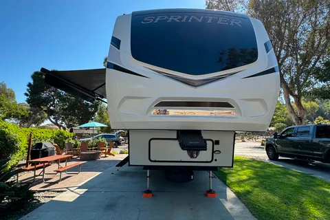 Amazing RV - 2 Bedrooms, 1.5 Baths, Fully Equipped!!