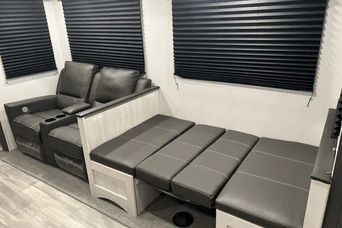 Amazing RV - 2 Bedrooms, 1.5 Baths, Fully Equipped!!