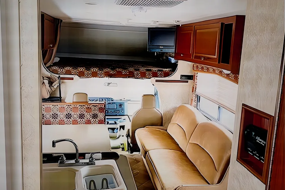 Maurice / Winnebago Access 29t