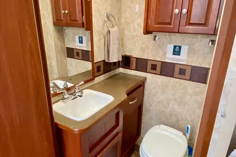 Maurice / Winnebago Access 29t