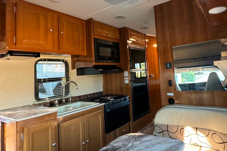 ❤️ Coachmen Leprechaun  Class C ❤️