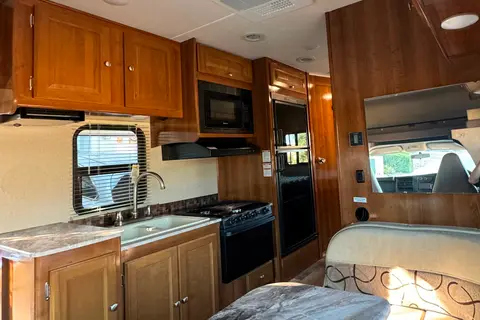 ❤️ Coachmen Leprechaun  Class C ❤️