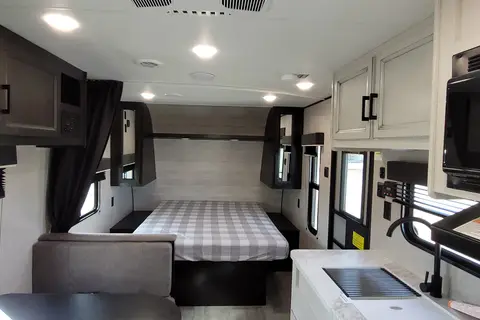 2022 Jay Flight SLX 8 | 224BHW