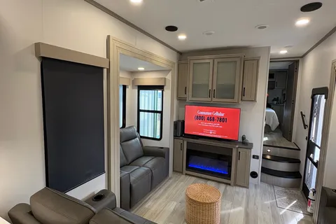 David's Grand Design 41G Momentum Fifth Wheel