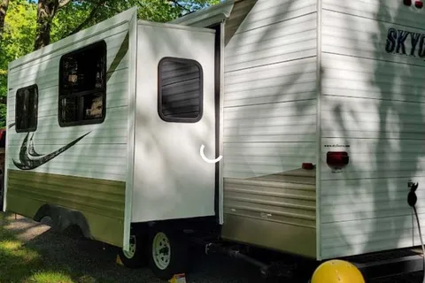 Michael 's Layton 264B Skycat Travel Trailer