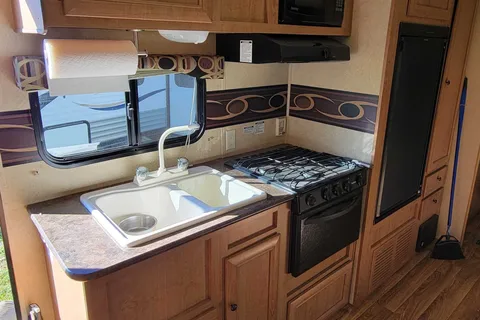Michael 's Layton 264B Skycat Travel Trailer