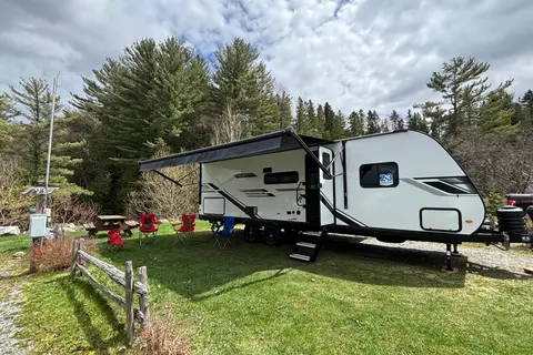 Jay Jay Prêt-à-Camper | Roulotte familiale livrée au camping
