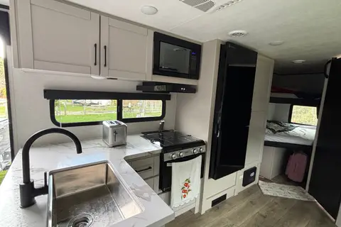 Jay Jay Prêt-à-Camper | Roulotte familiale livrée au camping