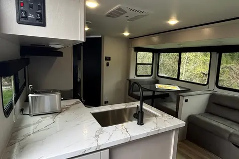 Jay Jay Prêt-à-Camper | Roulotte familiale livrée au camping