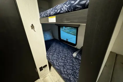 Clean & Comfy 2024 Avenir - Lightweight RV
