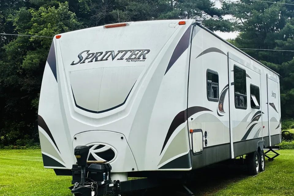 2014 Keystone sprinter. Big and perfect for your family outing!