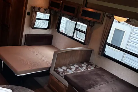 2014 Keystone sprinter. Big and perfect for your family outing!
