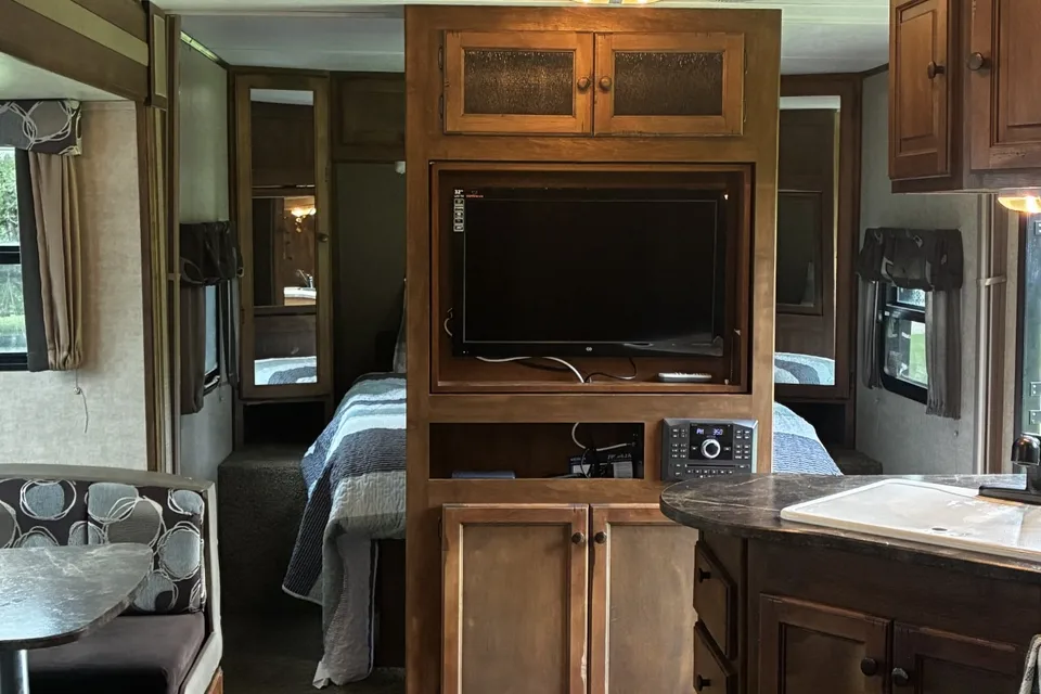 2014 Keystone sprinter. Big and perfect for your family outing!