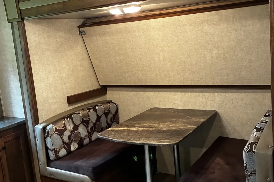 2014 Keystone sprinter. Big and perfect for your family outing!
