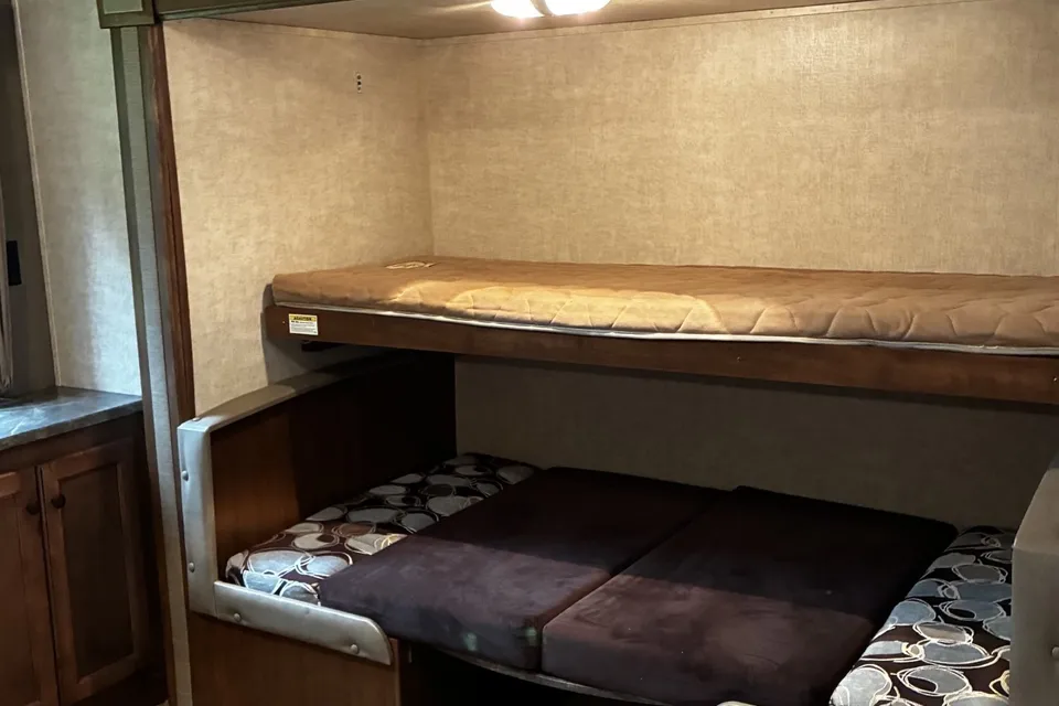 2014 Keystone sprinter. Big and perfect for your family outing!