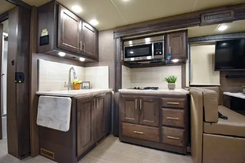 Challenger 2022 Thor Motor Coach - ONLY "G" License Required!