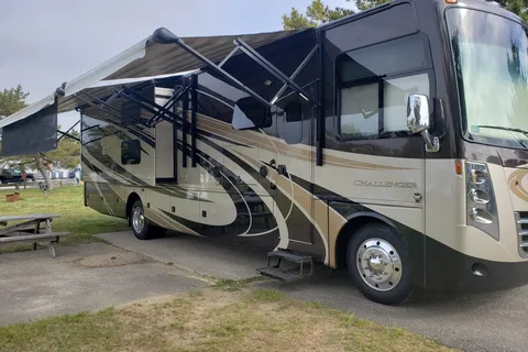 Luxury Class A Thor Challenger 37TB Bunkhouse - DELIVERY & SETUP by OWNER ONLY