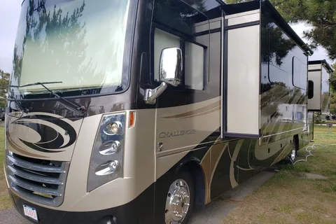 Luxury Class A Thor Challenger 37TB Bunkhouse - DELIVERY & SETUP by OWNER ONLY