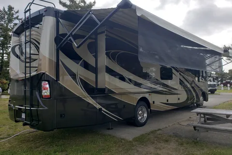Luxury Class A Thor Challenger 37TB Bunkhouse - DELIVERY & SETUP by OWNER ONLY