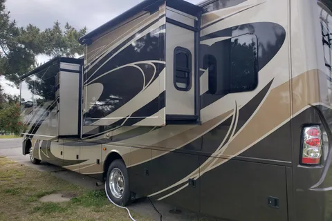 Luxury Class A Thor Challenger 37TB Bunkhouse - DELIVERY & SETUP by OWNER ONLY