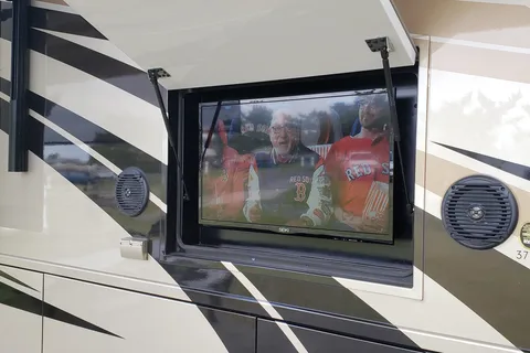 Luxury Class A Thor Challenger 37TB Bunkhouse - DELIVERY & SETUP by OWNER ONLY