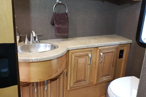 Luxury Class A Thor Challenger 37TB Bunkhouse - DELIVERY & SETUP by OWNER ONLY