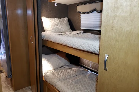 Luxury Class A Thor Challenger 37TB Bunkhouse - DELIVERY & SETUP by OWNER ONLY