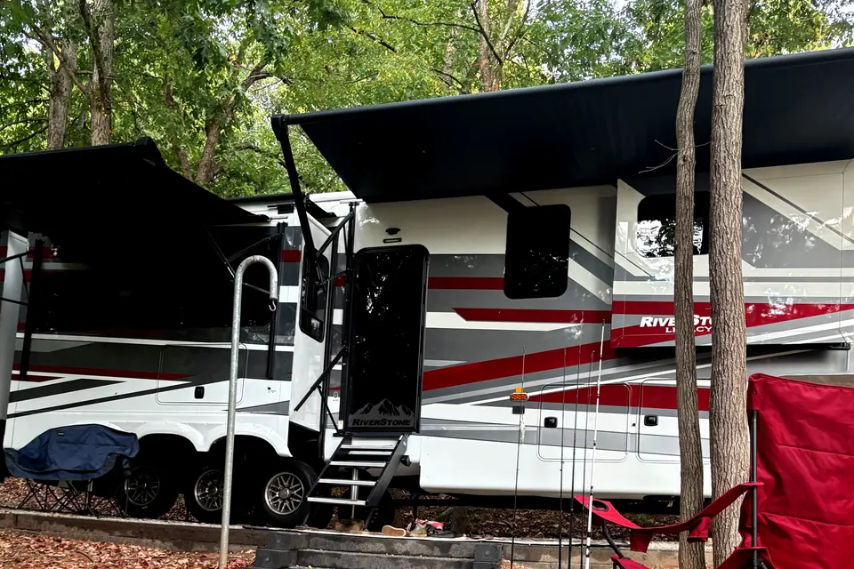 Pristine!! 2025 Forest River Riverstone Legacy 442MC Fifth Wheel