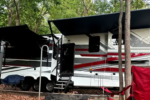 Pristine!! 2025 Forest River Riverstone Legacy 442MC Fifth Wheel