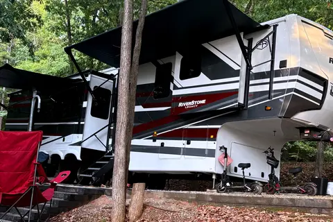 Pristine!! 2025 Forest River Riverstone Legacy 442MC Fifth Wheel
