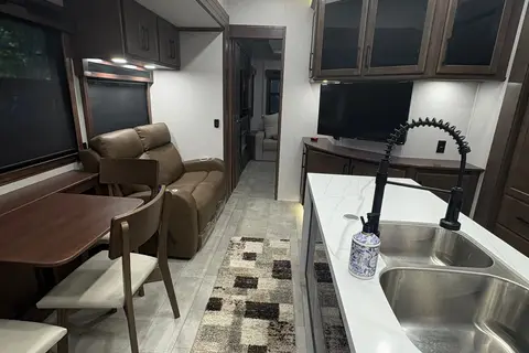 Pristine!! 2025 Forest River Riverstone Legacy 442MC Fifth Wheel