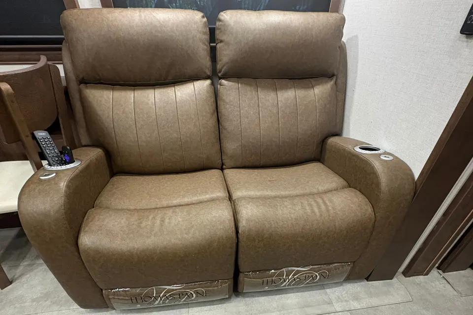 Pristine!! 2025 Forest River Riverstone Legacy 442MC Fifth Wheel