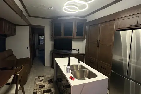 Pristine!! 2025 Forest River Riverstone Legacy 442MC Fifth Wheel
