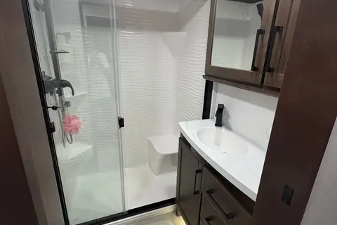 Pristine!! 2025 Forest River Riverstone Legacy 442MC Fifth Wheel