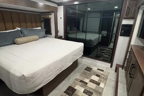 Pristine!! 2025 Forest River Riverstone Legacy 442MC Fifth Wheel