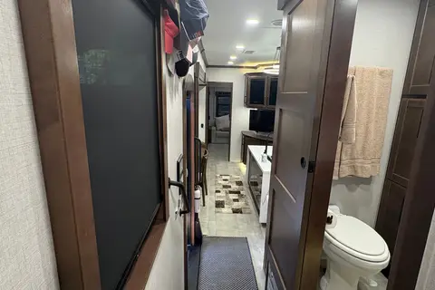 Pristine!! 2025 Forest River Riverstone Legacy 442MC Fifth Wheel