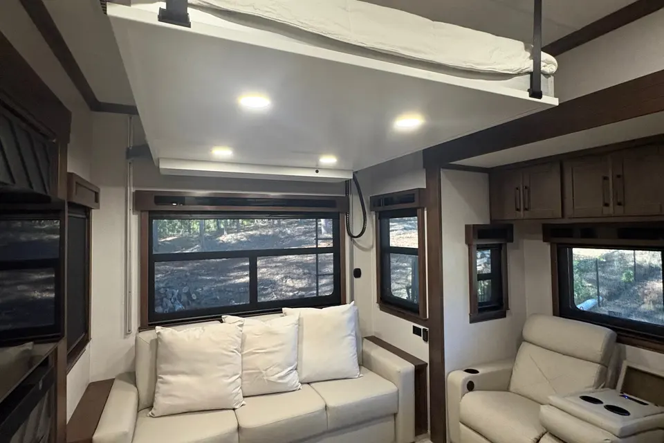 Pristine!! 2025 Forest River Riverstone Legacy 442MC Fifth Wheel