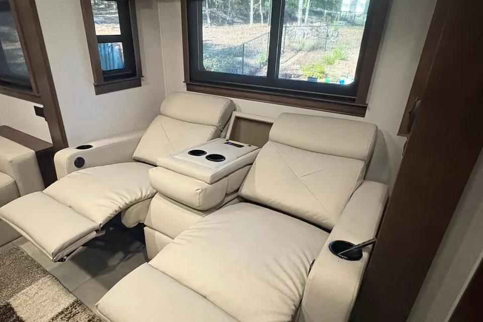 Pristine!! 2025 Forest River Riverstone Legacy 442MC Fifth Wheel