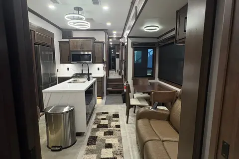 Pristine!! 2025 Forest River Riverstone Legacy 442MC Fifth Wheel