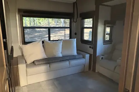 Pristine!! 2025 Forest River Riverstone Legacy 442MC Fifth Wheel