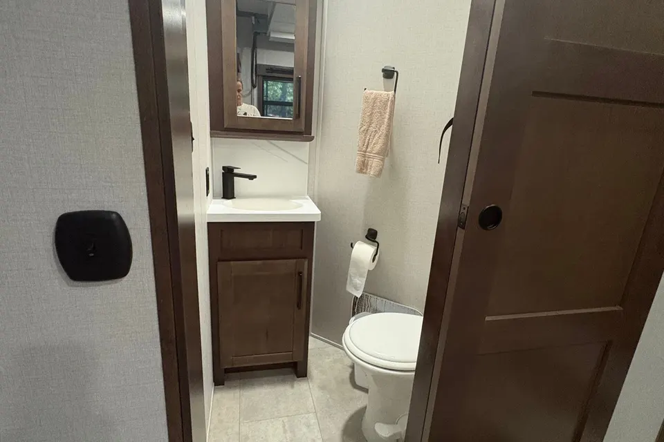 Pristine!! 2025 Forest River Riverstone Legacy 442MC Fifth Wheel