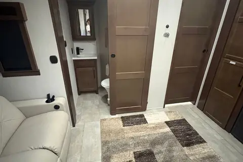 Pristine!! 2025 Forest River Riverstone Legacy 442MC Fifth Wheel