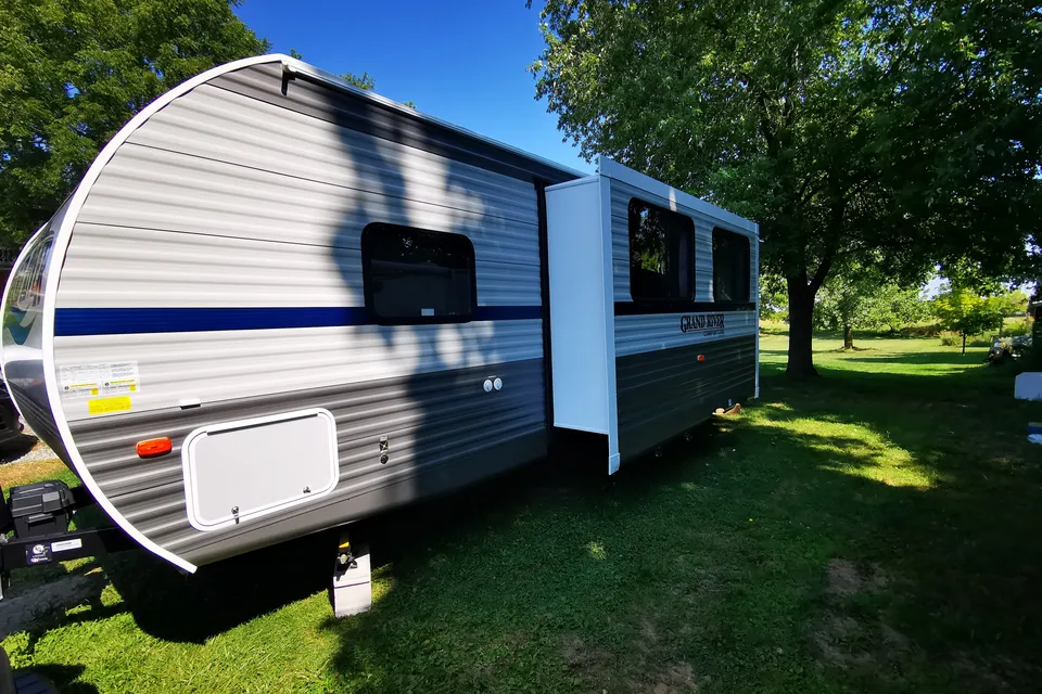 Brandon's Grand River 269BHS Comfortline Travel Trailer