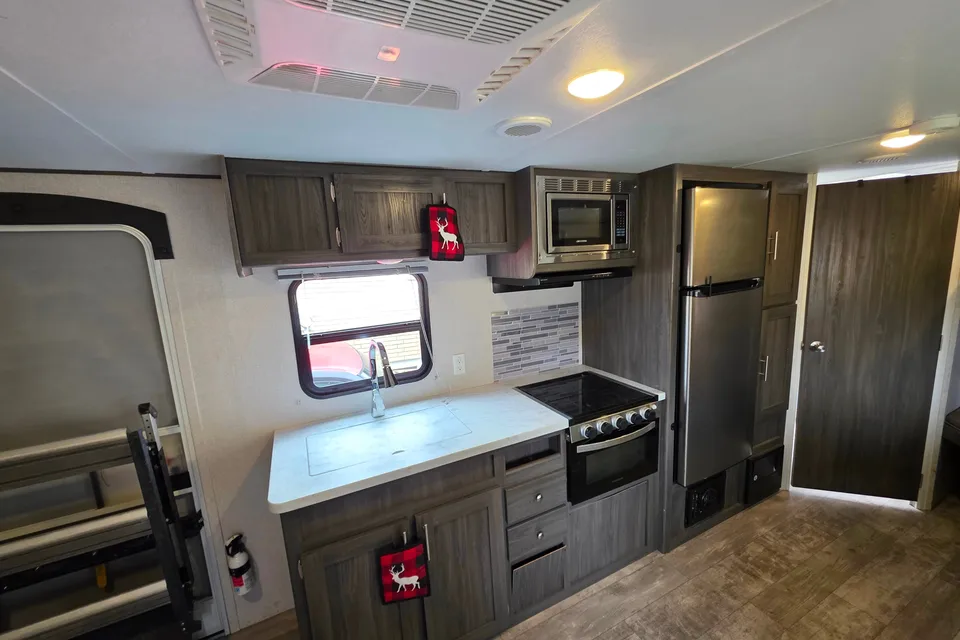 Brandon's Grand River 269BHS Comfortline Travel Trailer