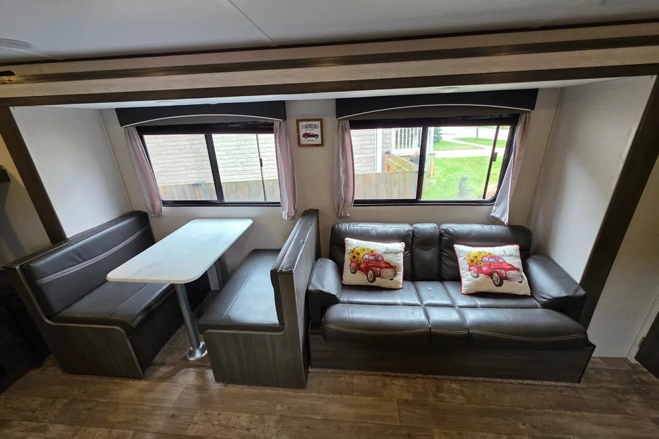 Brandon's Grand River 269BHS Comfortline Travel Trailer