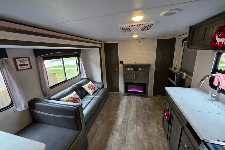 Brandon's Grand River 269BHS Comfortline Travel Trailer