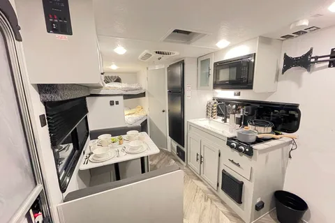 Forest Salem RV trailer Sleeps 7 Lightweight