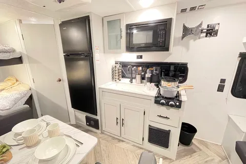 Forest Salem RV trailer Sleeps 7 Lightweight
