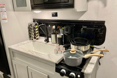 Forest Salem RV trailer Sleeps 7 Lightweight