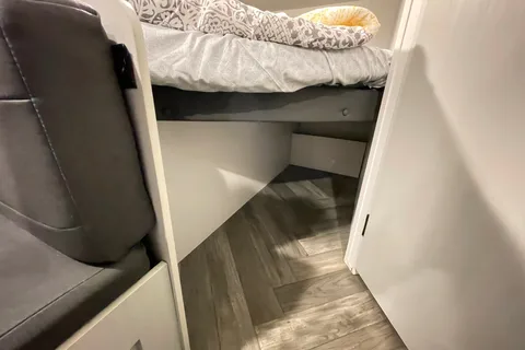 Forest Salem RV trailer Sleeps 7 Lightweight